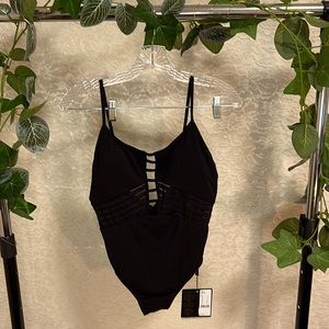 JETS by Jessika Allen Tank Scoop Neck One Piece Swimsuit, Black, Women’s 6